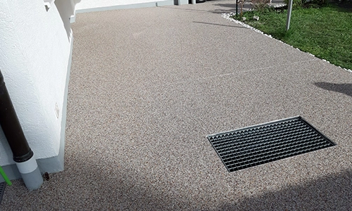 Fertige Terrasse mit Steinteppich